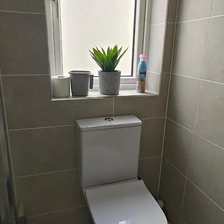 Graydon - 1 In A 4bhk Quarto em Acomodações Particulares *