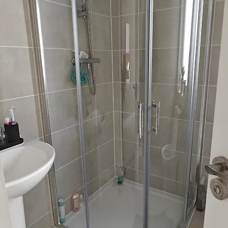 Graydon - 1 In A 4bhk Ubytování v soukromí Dublin